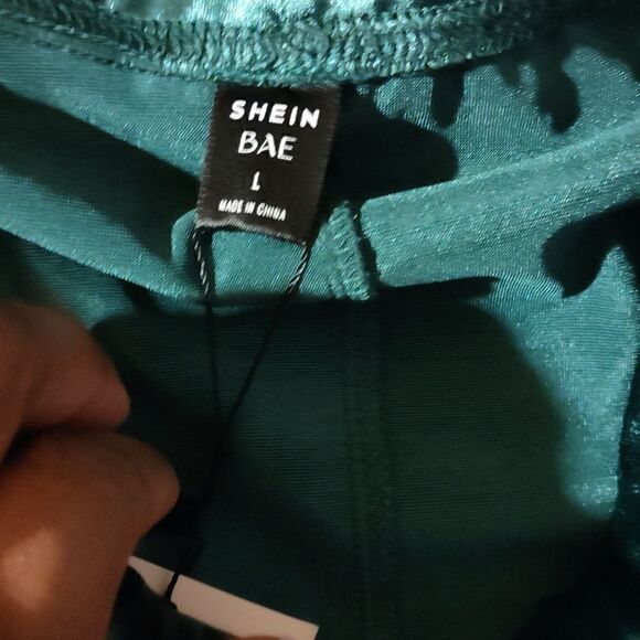 Shein Bae dark green satin high-rise split skirt, nwt - Picture 6 of 7